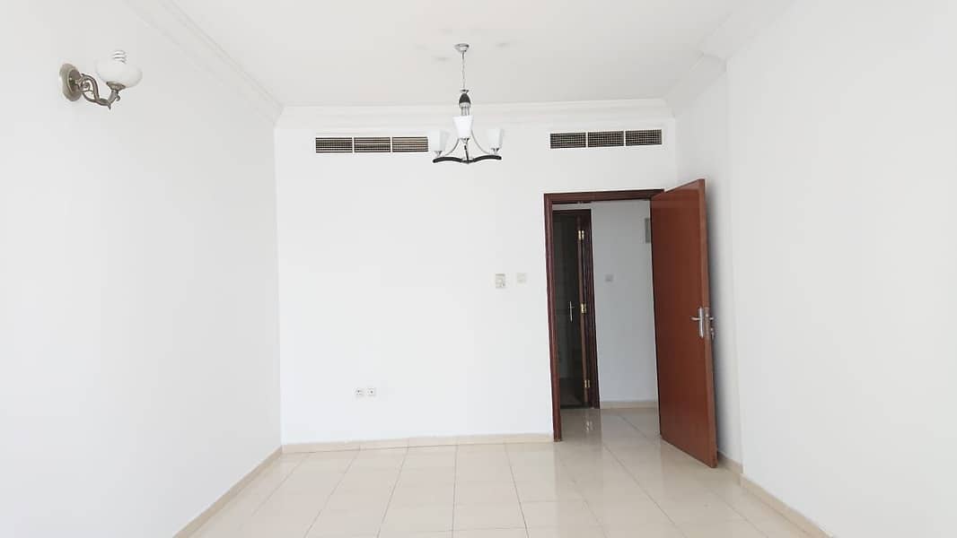 No commission Beautiful 2hk with balcony wardrobe open view with 3washroom 4 to 6 cheques in 29k. .