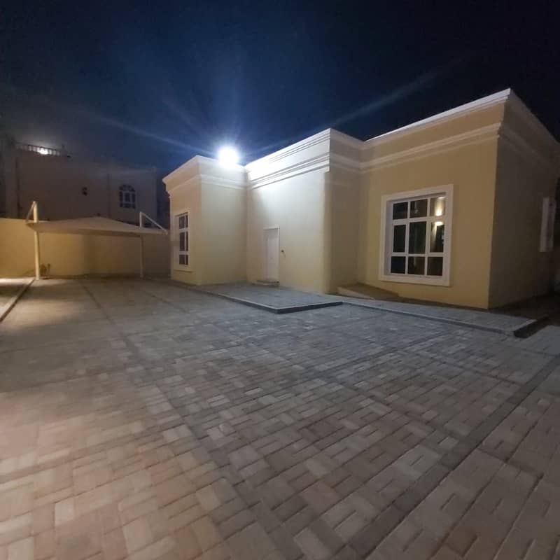 (Town House) Mulhaq 3 Bedroom Hall with Covered Parking in Al Shamkha