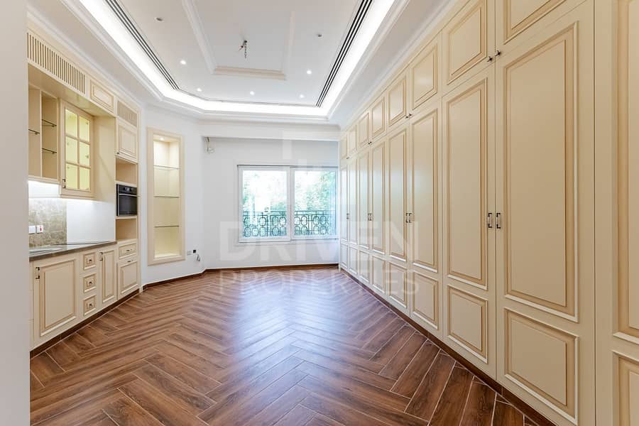 19 Exclusive | Luxurious and Spacious Villa