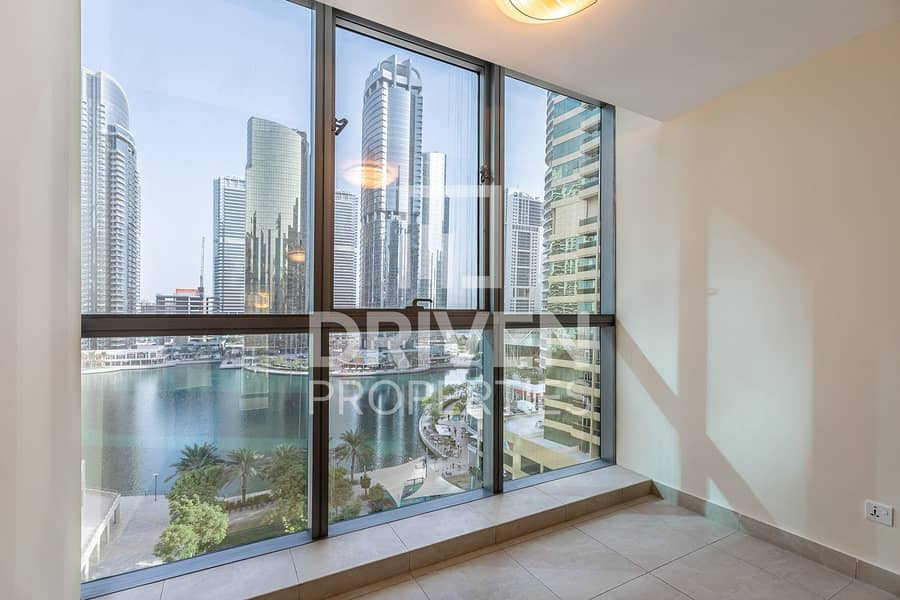 7 Elegant and Upgraded Unit with Lake View
