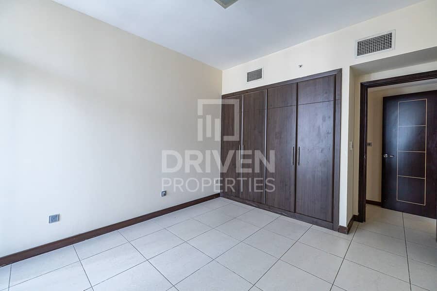 11 High Floor and Upgraded Apt in Prime Location