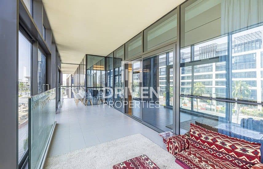 22 Fully Furnished Apt with Boulevard Views