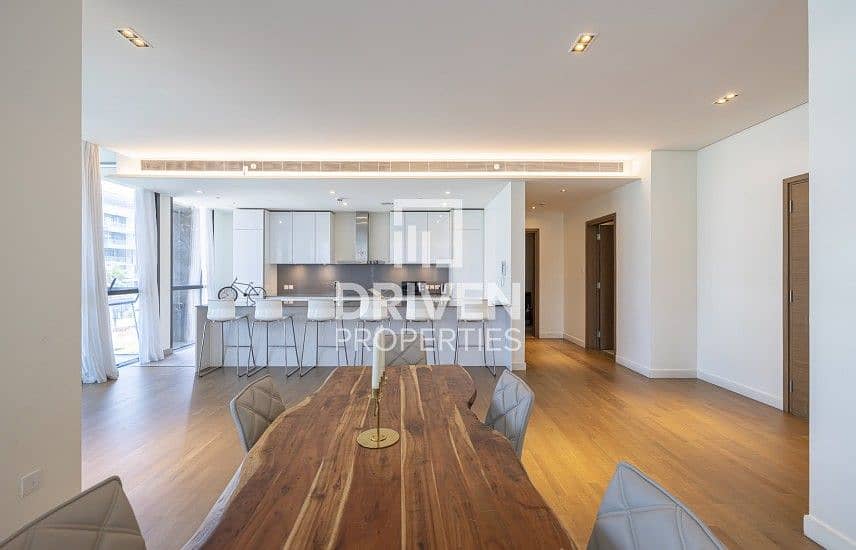 27 Fully Furnished Apt with Boulevard Views