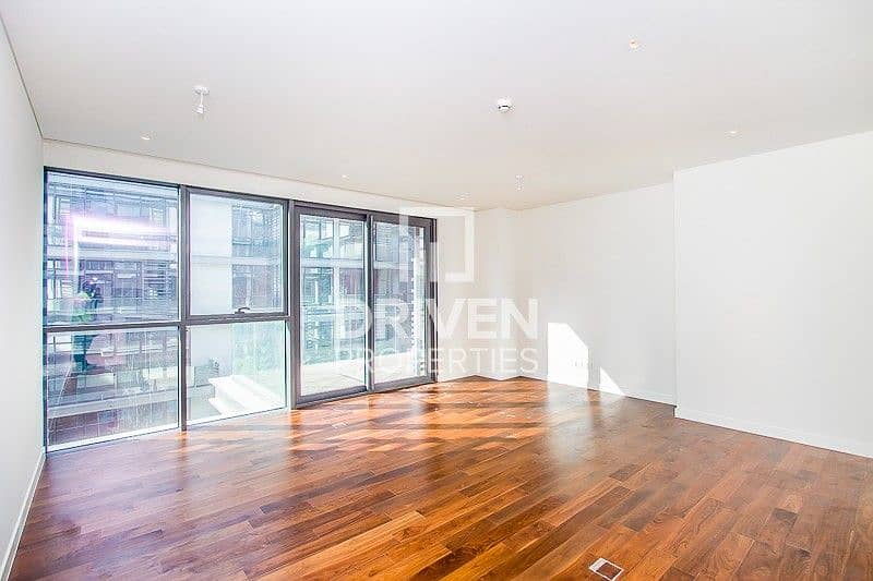 Modern and Bright Unit | Well Maintained