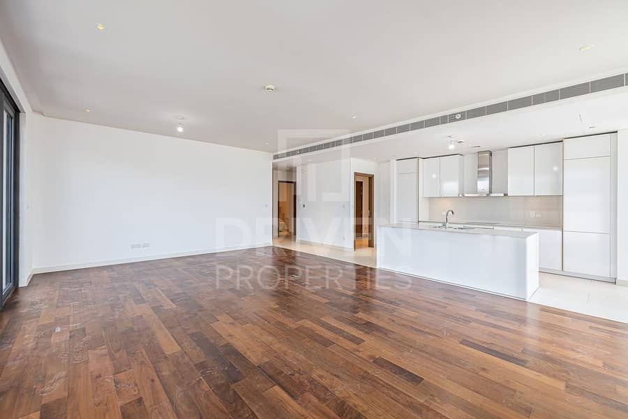 Direct to Pool and Huge and High-End Apt Direct to Pool and Huge and High-End Apt