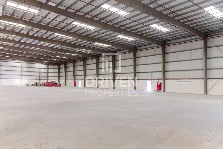 Brand New | Huge and Well-kept Warehouse