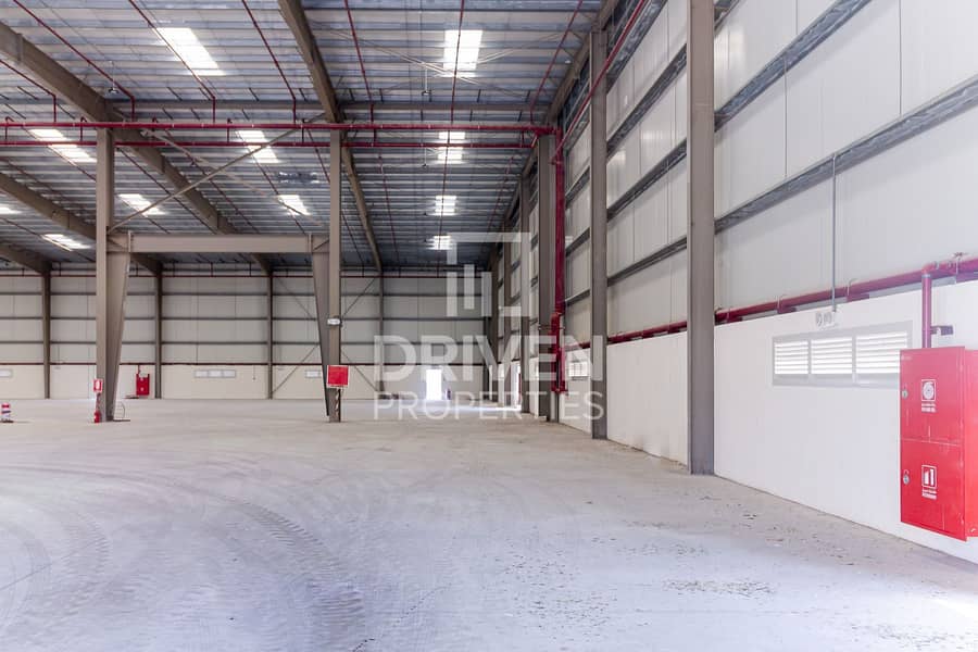 6 Brand New | Huge and Well-kept Warehouse