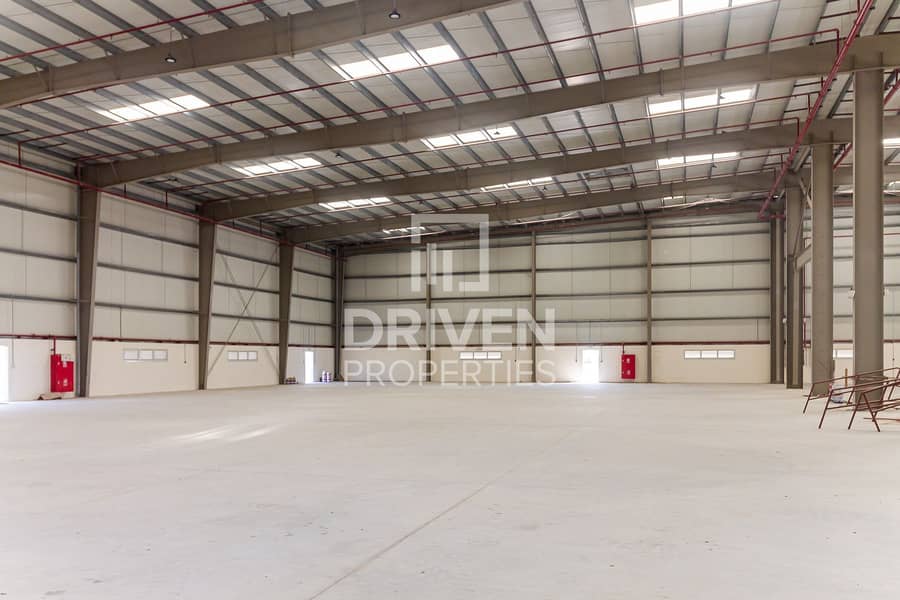 8 Brand New | Huge and Well-kept Warehouse