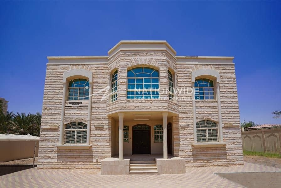 Vacant! Elegant Villa With Space And Style