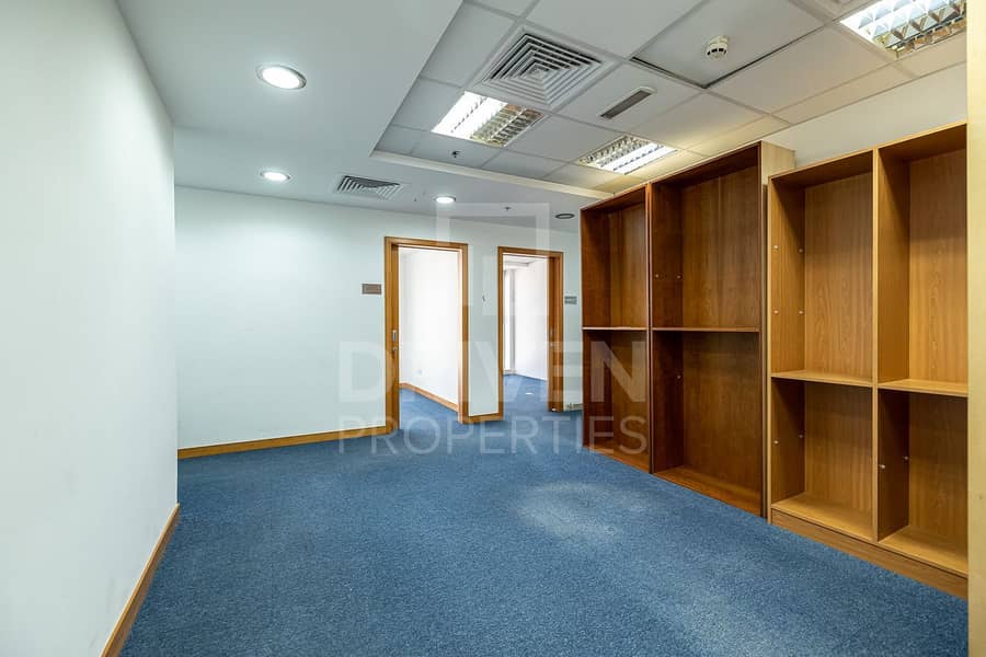 Well-managed Office | Bright and Spacious