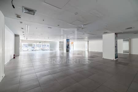Shop for Rent in Al Garhoud, Dubai - Fitted Space and Vacant | Prime Location