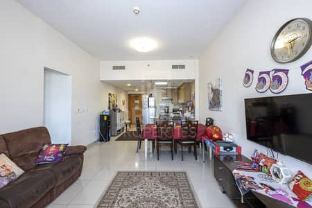 فلیٹ 2 غرفة نوم للبيع في داون تاون جبل علي، دبي - Well-Kept Unit w/ Sheik Zayed Road Views