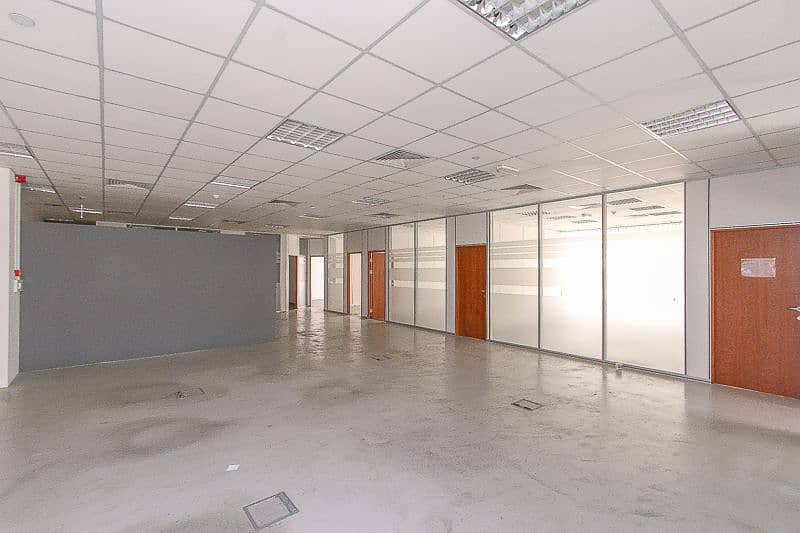 9 Affordable Price Big Semi-Fitted Office.