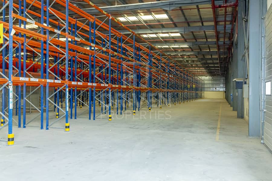 WELL MAINTAINED LARGE WAREHOUSE IN JAFZA