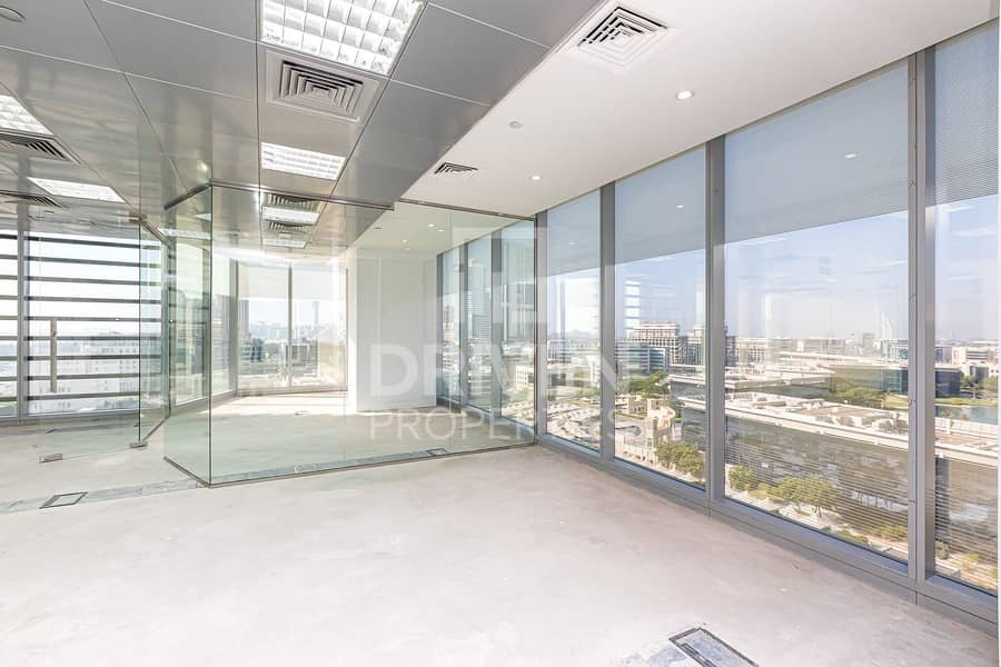 5 Spacious Fitted Office in Prime Location