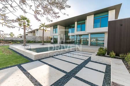 5 Bedroom Villa for Sale in Jumeirah, Dubai - Modern Designed Mansion with Great Views