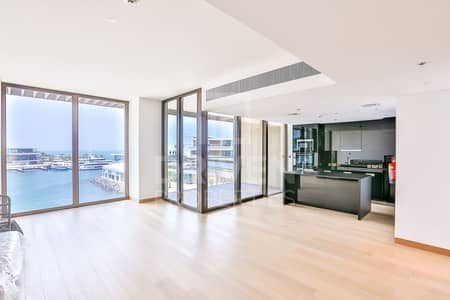 2 Bedroom Apartment for Sale in Jumeirah, Dubai - Luxurious Living Unit with Full Sea Views