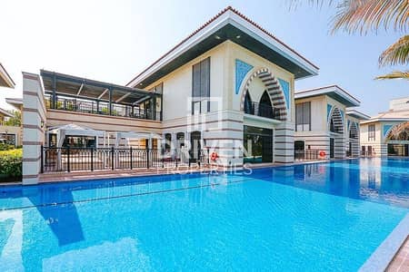 5 Bedroom Villa for Sale in Palm Jumeirah, Dubai - Exclusive Villas with Beach Royal Living