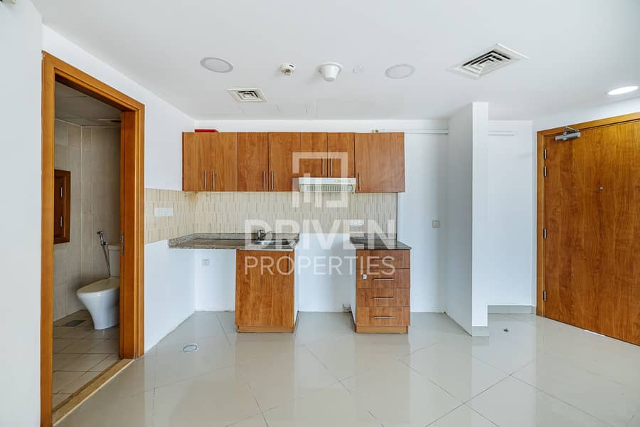 12 Well Maintained | Modern Layout | Vacant