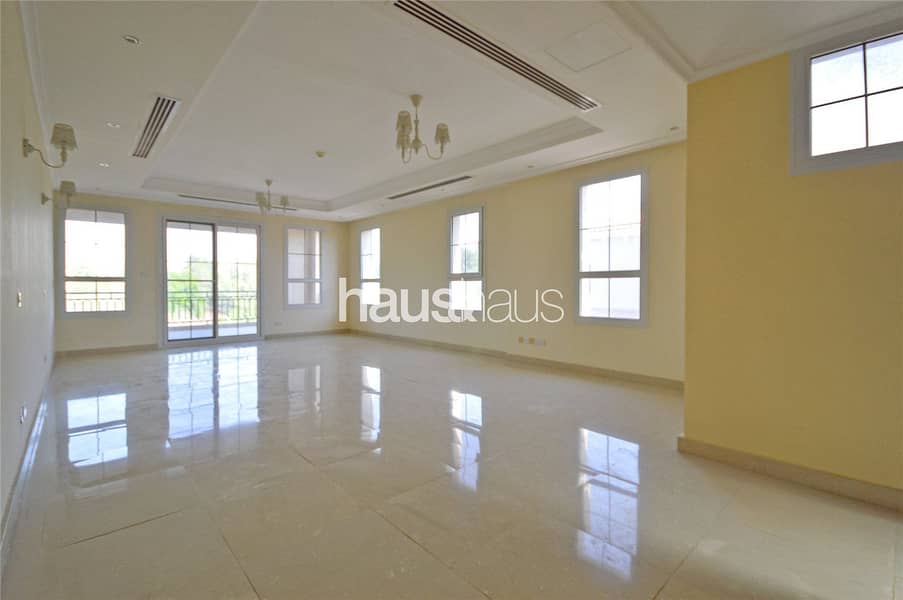 8 Bright & Spacious | Open Plan | Golf Views