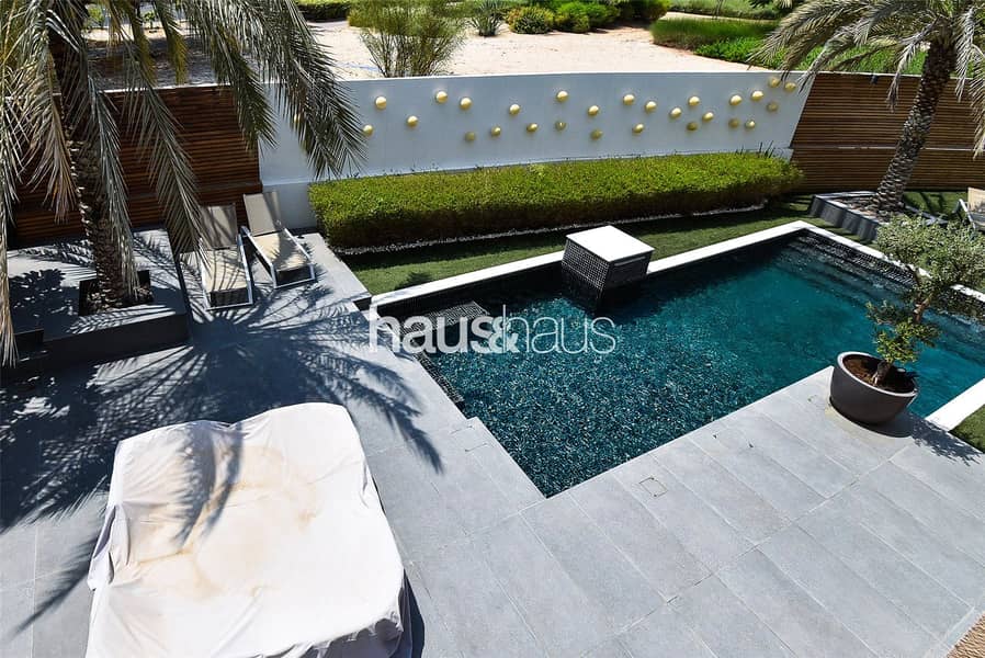 12 Stunning immaculate upgraded and extended villa.