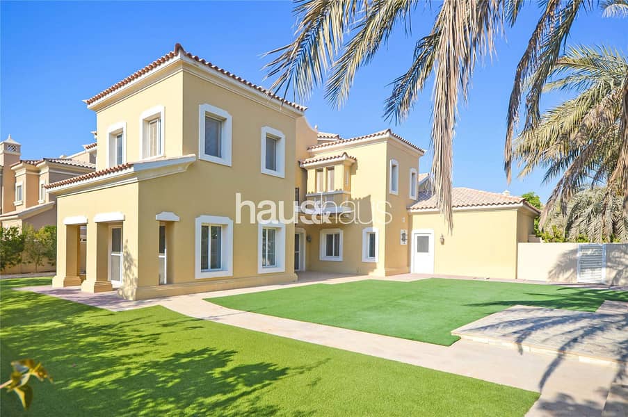 7 Alvorada A1 in a quiet location close to pool