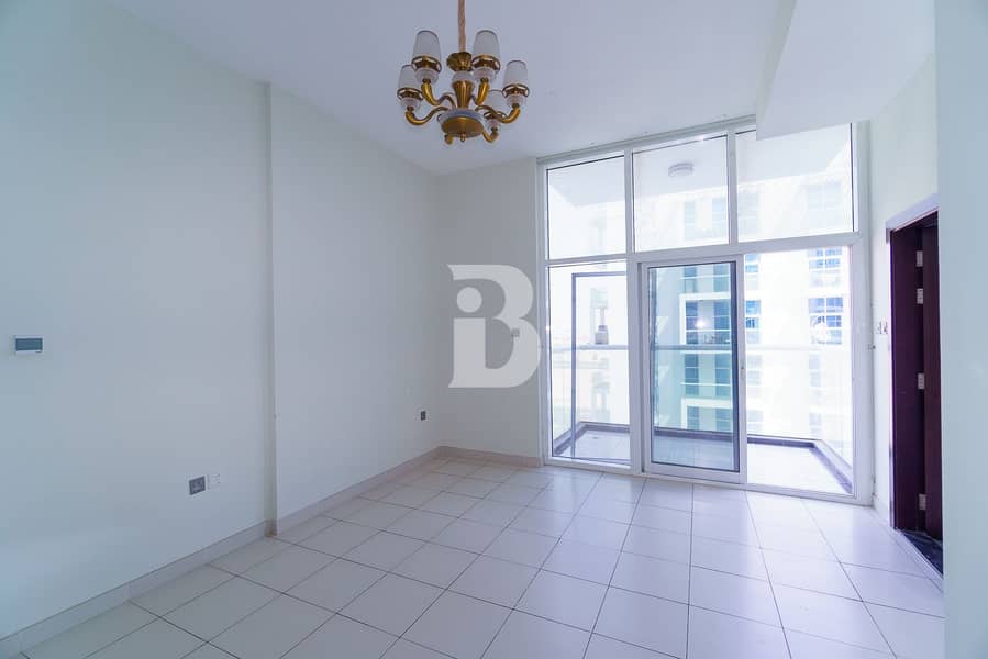 2 Higher Floor| Bright studio with fitted kitchen