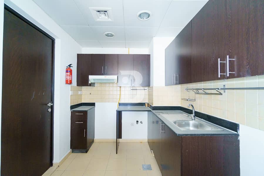 9 LAVISH 2BR | WITH BALCONY | CLOSE TO EXIT
