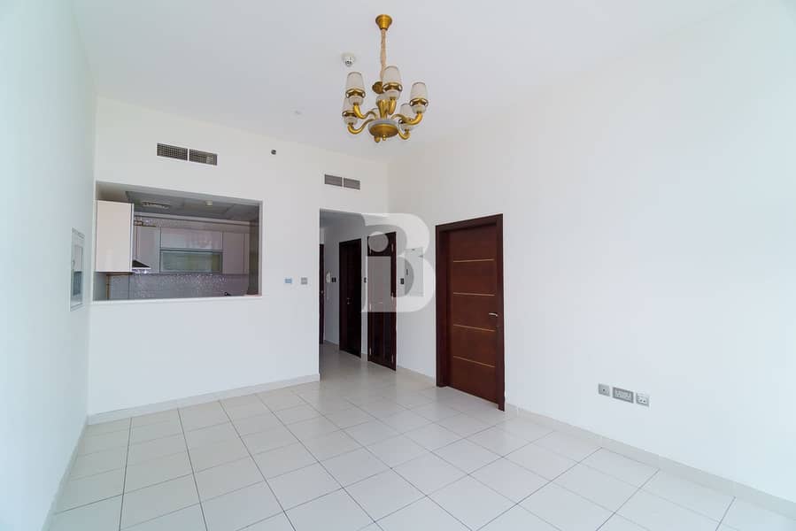 4 Fully Fitted Kitchen | 1BR in Studi City