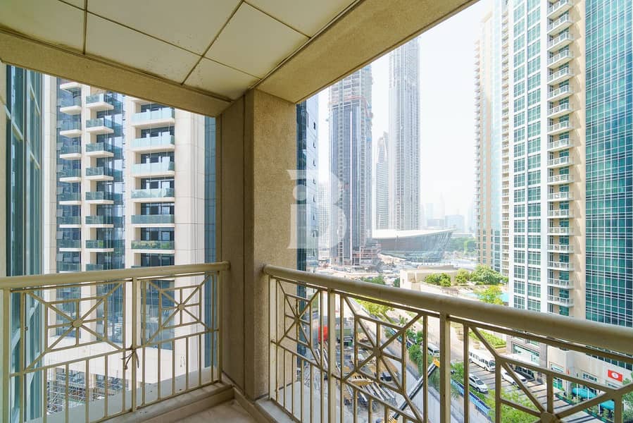 25 BRIGHT/ WELL MAINTAINED APARTMENT / FOUNTAIN VIEW