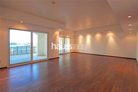 2 Bedroom Townhouse for Sale in Palm Jumeirah, Dubai - Excellent Condition | Stunning Views | Well-Priced