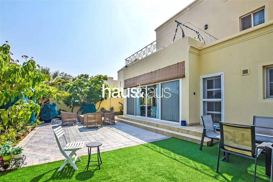 Upgraded | Extended | 5 Bed | Opposite Pool