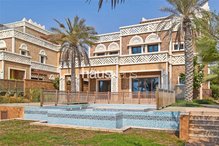 Corner villa | Beach | Elevator | Jacuzzi | Pool Corner villa | Beach | Elevator | Jacuzzi | Pool