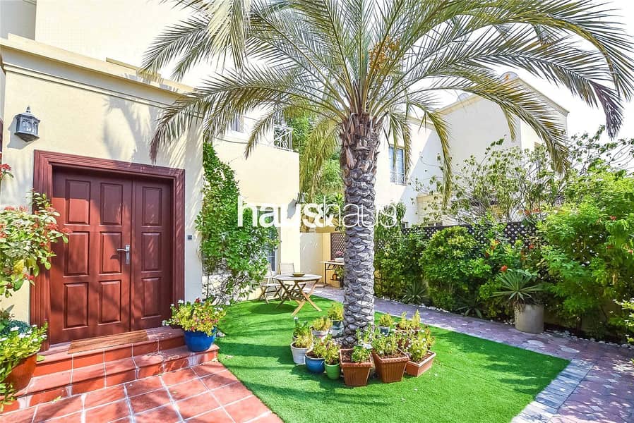 5 Upgraded | Extended | 5 Bed | Opposite Pool