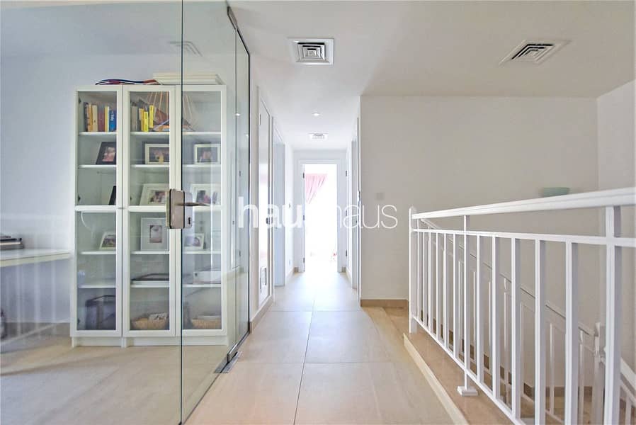 8 Full lake view | Contemporary | Near to Pool/ Park