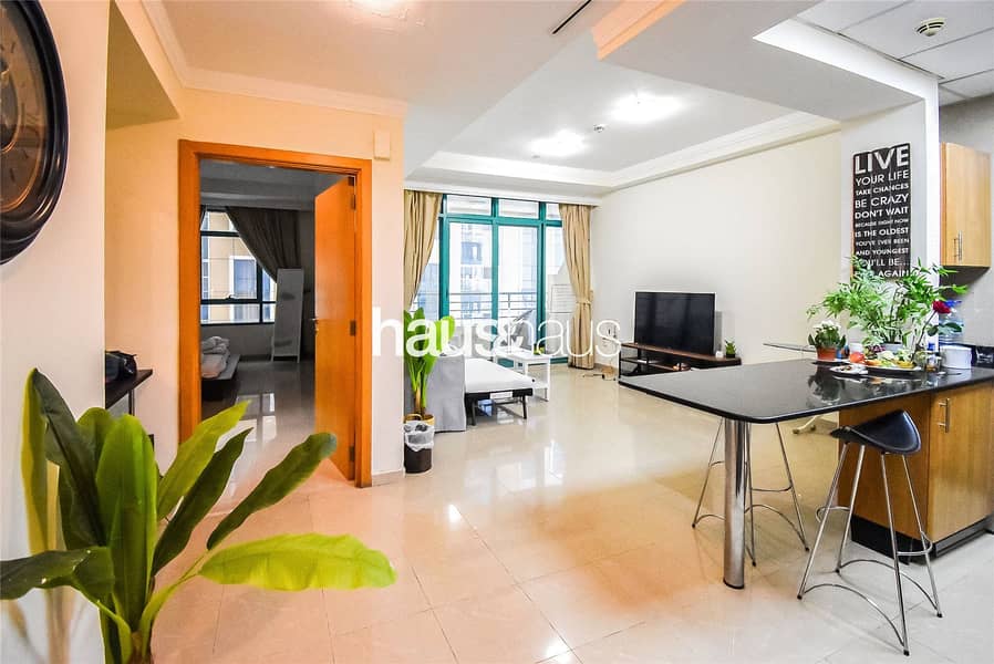 Beautiful 1 bed | Partial palm views