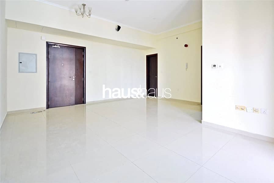 Vacant | Close to the Beach | Easy Access to SZR