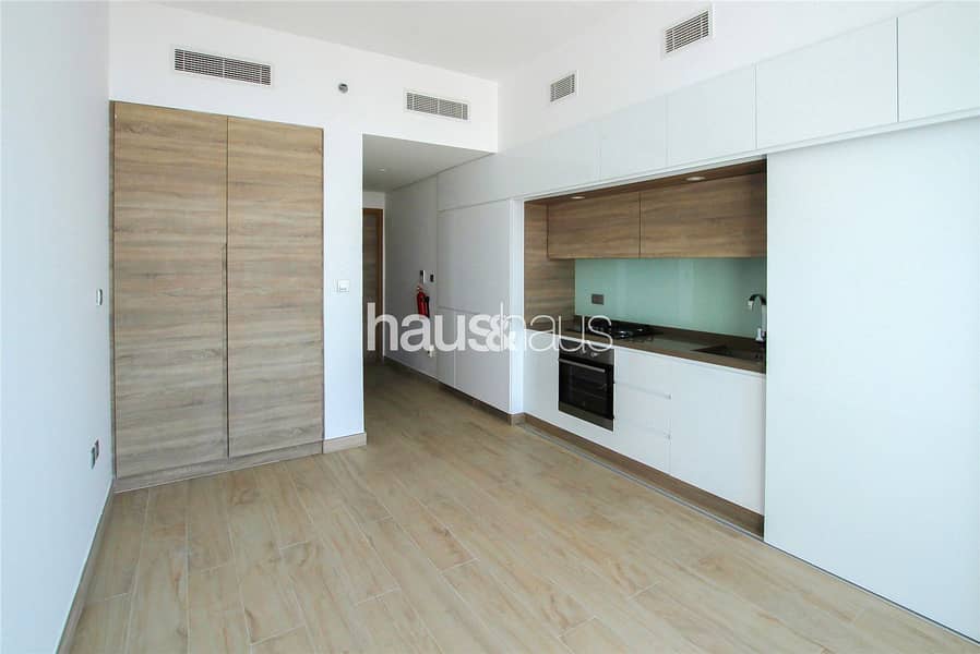 2 Easy SZR Access | Vacant | Spacious Balcony