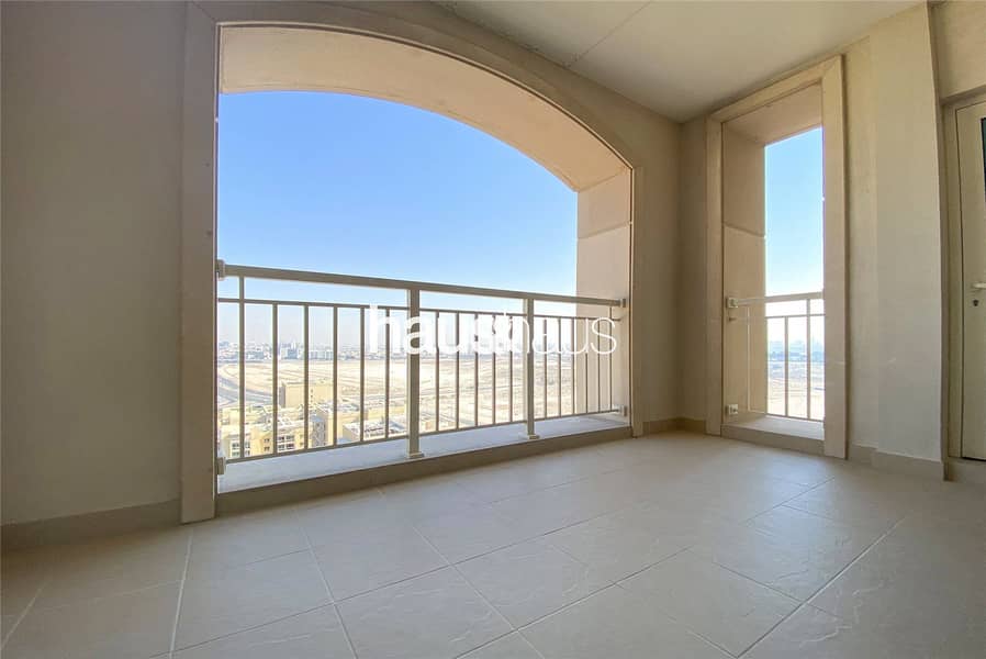 14 Bright Apartment | Popular Building | Great Views