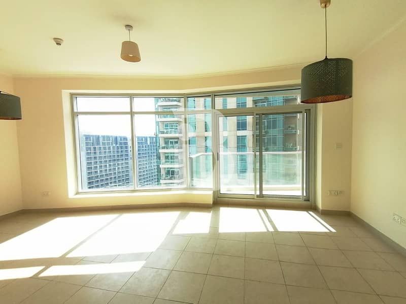 Beautiful layout high floor with Community view