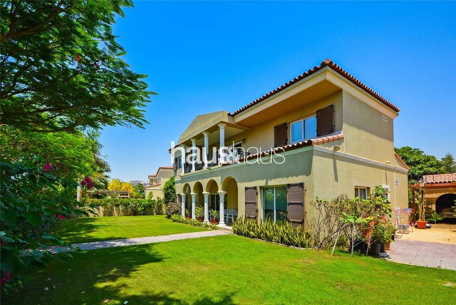 Immaculate Family Villa | Central Park Backing