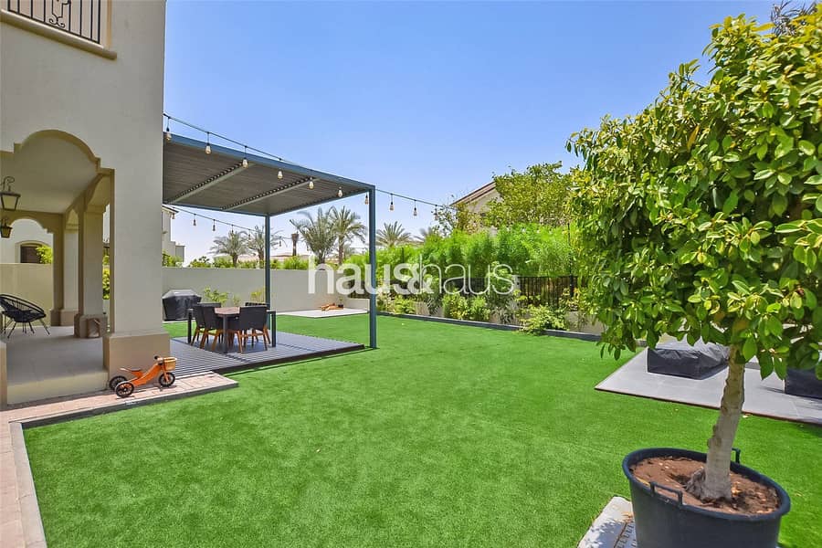 Must See | 5 Bed | Near Park and Pool