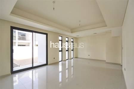 3 Bedroom Villa for Rent in DAMAC Hills 2 (Akoya by DAMAC), Dubai - R2-M | Large Kitchen | Large Living