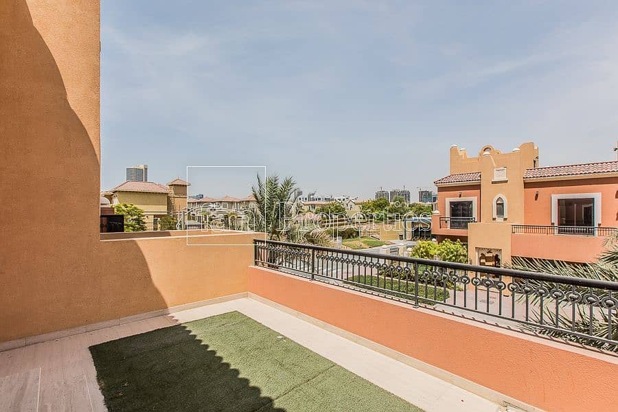 9 Rooftop Terrace - Just Vacant - Fresh & Modern