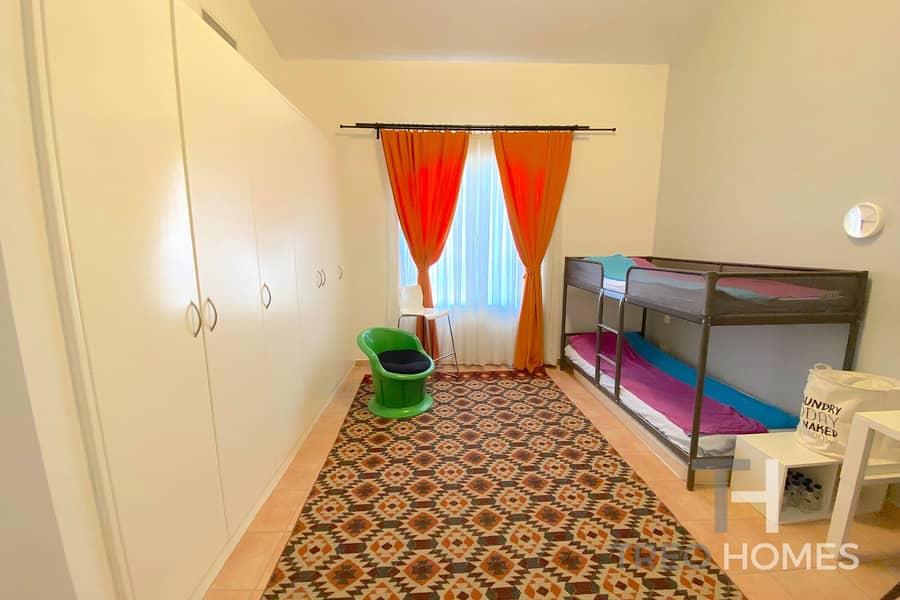 10 Upgraded Corner Unit | Vacant on Transfer