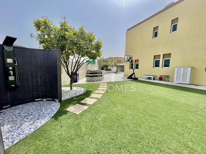 3 Corner Plot | Swimming Pool | Vacant on Transfer