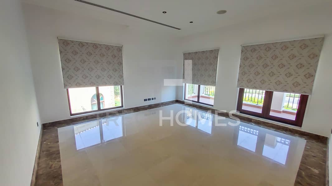 10 The best location for this Fantastic Villa. Vacant