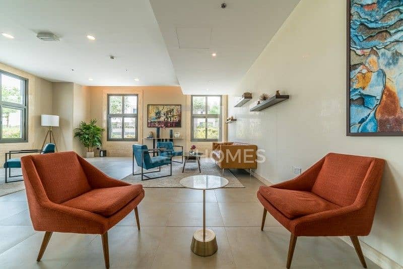 10 Stunning Apartment|Open View|Ready to Go