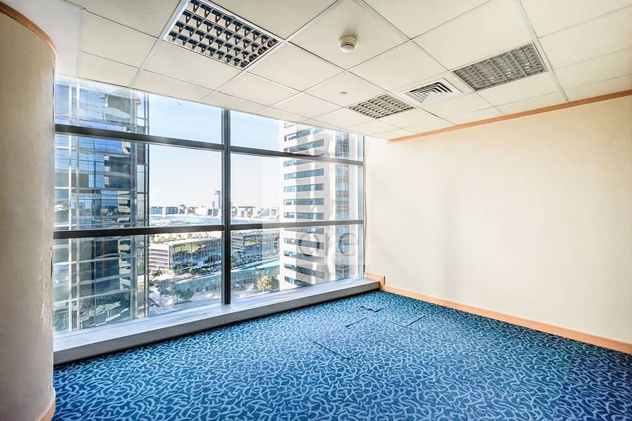 Fitted office close to metro | Chiller included