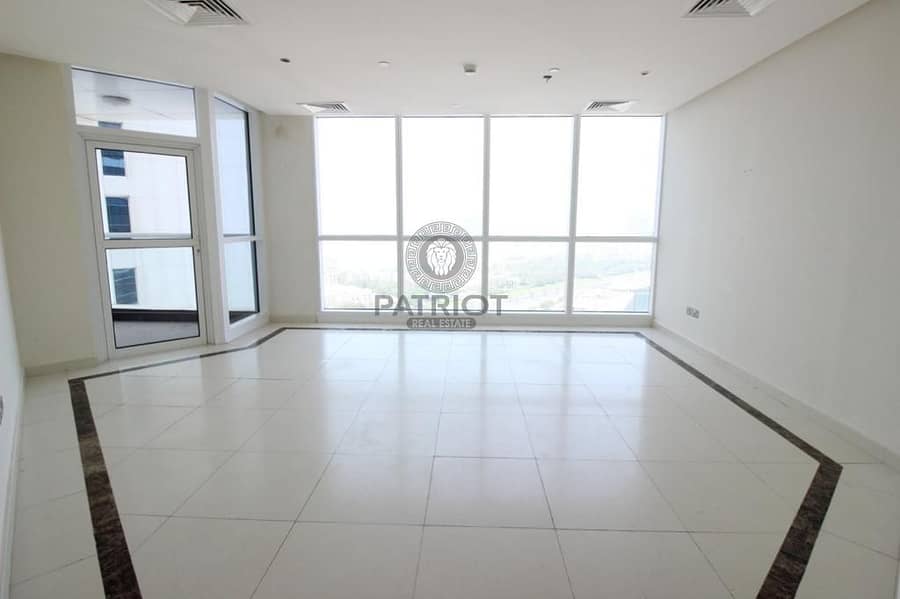 شقة في برج حمزة مدينة دبي الرياضية 2 غرف 600000 درهم - 5342675